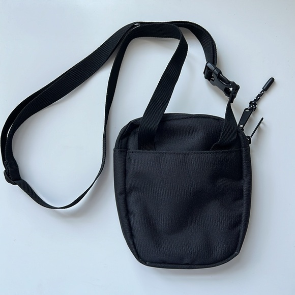Black Cruz Crossbody Herschel Bag, 0.5L - Picture 2 of 5